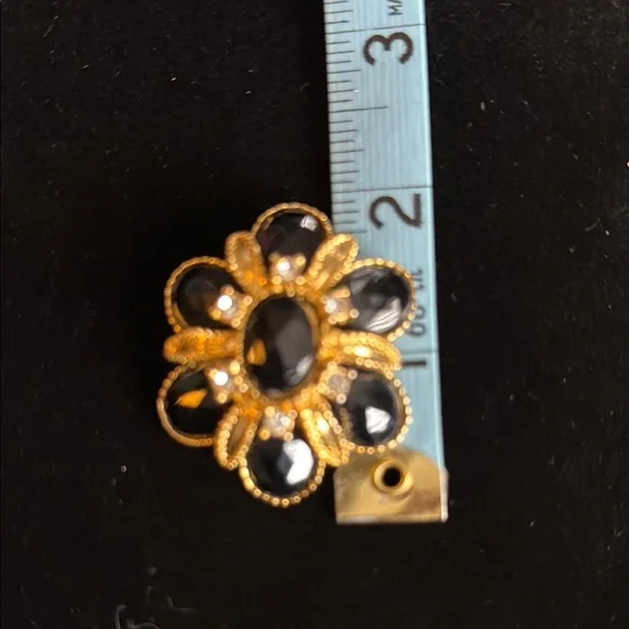 Vintage Black and Gold Floral Earrings - Picture 6 of 6